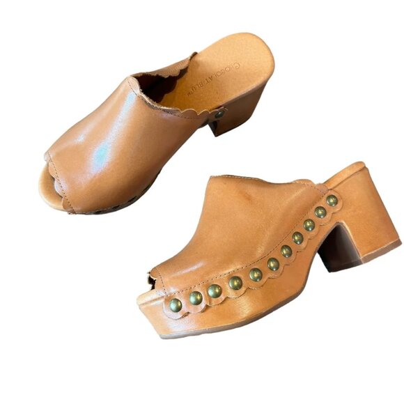 NEW CHOCOLAT BLU Leather Gold Heeled Mules in tan for women 825 6m3 - Picture 8 of 9